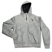 Elegance v. sportovní styl / Pánské svetry Lacoste a Billabong (http://www.luxurymag.cz)